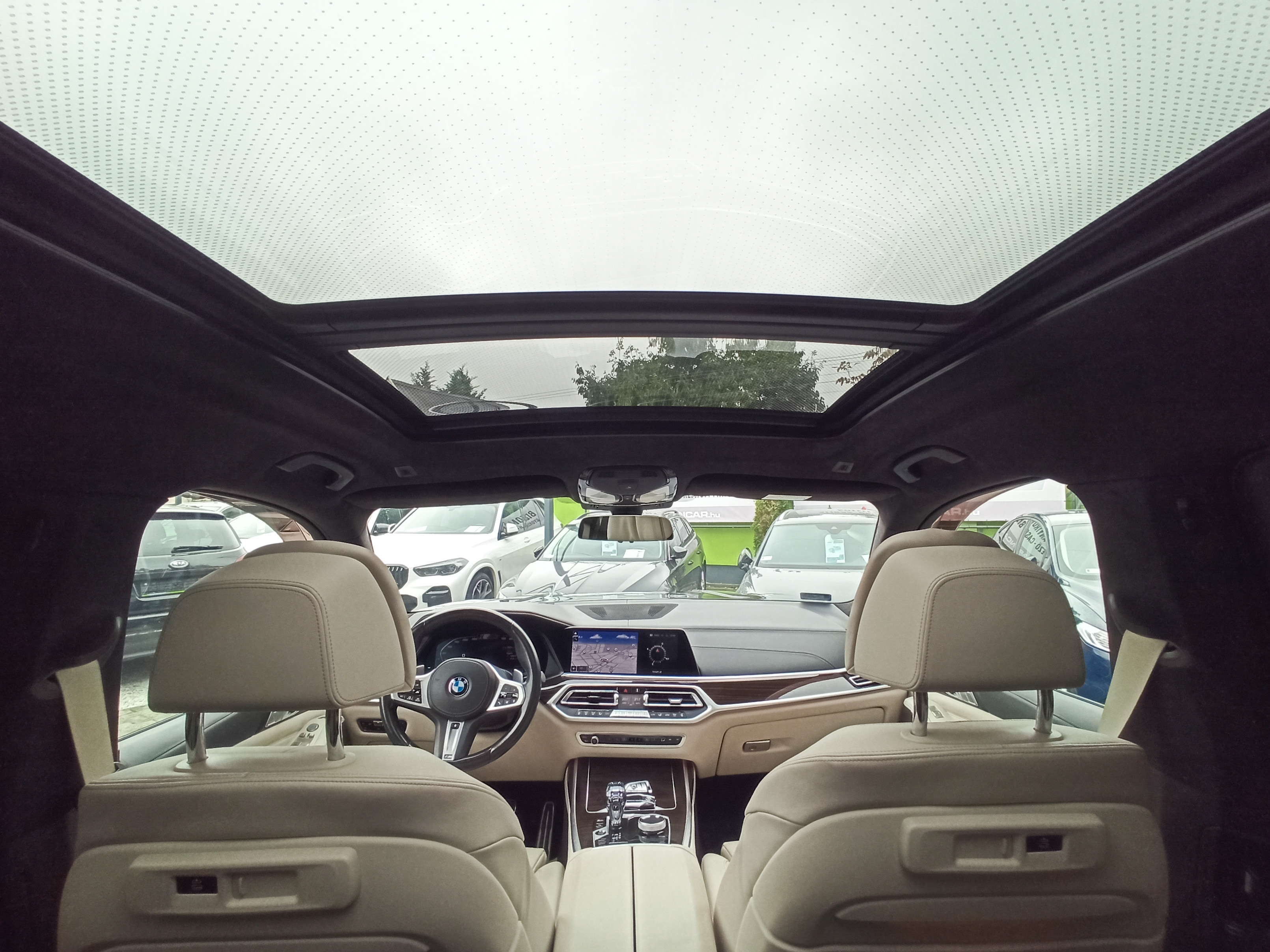 BMW x7 4,4 390 kW Automatik Baujahr 2021, 86.000 km, Ungarn — Foto 9 von 60