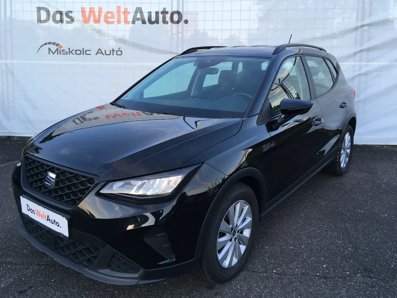 SEAT Arona 1,0 TSI 85 kW DSG Baujahr 2024, Midnight fekete metál, 46.585 km, Ungarn — Foto 1