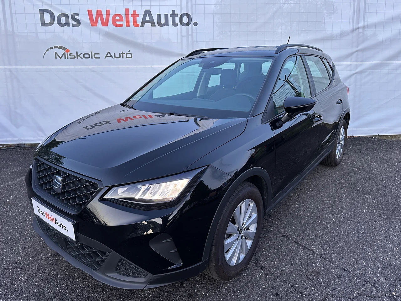 SEAT Arona 1,0 TSI 85 kW DSG Baujahr 2024, Midnight fekete metál, 30.907 km, Ungarn — Foto 1