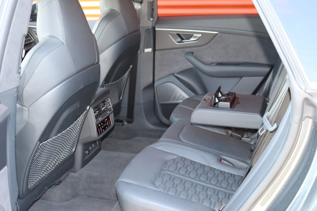 Audi RSQ8 4x4 4,0 441 kW tiptronic Baujahr 2024, Daytona-szürke gyöngyház, 38.118 km, Ungarn — Foto 10 von 11