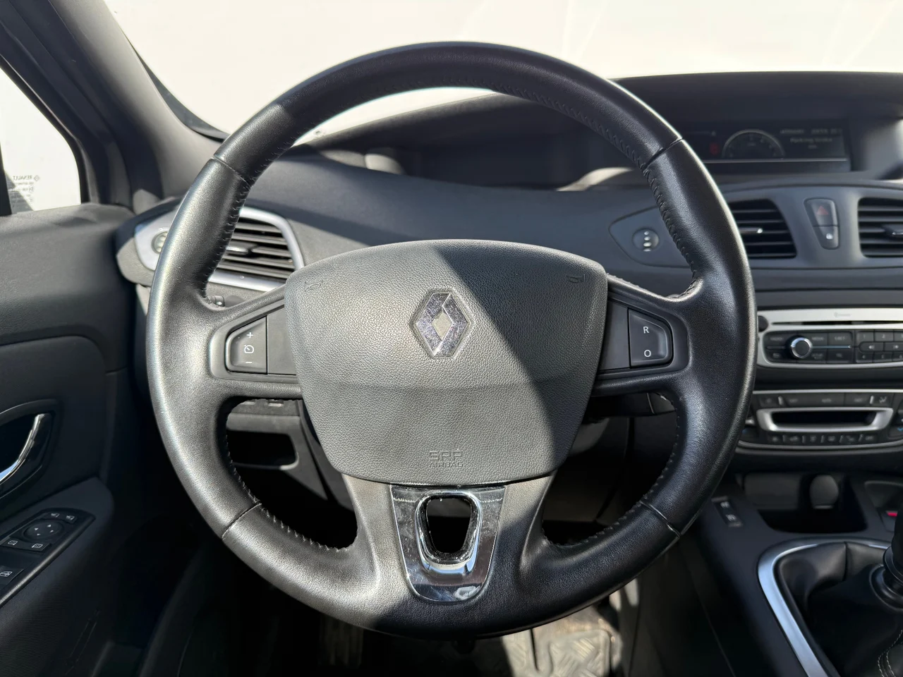Renault Scenic 1,6 dCi 96 kW Schaltgetriebe Baujahr 2016, hnědá - metalická, 153.705 km, Tschechien — Foto 10 von 21