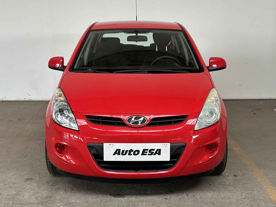 Hyundai i20 1,2 57 kW 1.2i Schaltgetriebe Baujahr 2009, 89.188 km, Tschechien — Foto 2 von 16