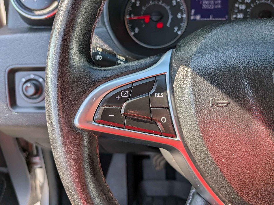 Dacia Duster 1,5 dCi 80 kW Schaltgetriebe Baujahr 2018, 135.637 km, Tschechien — Foto 13 von 17