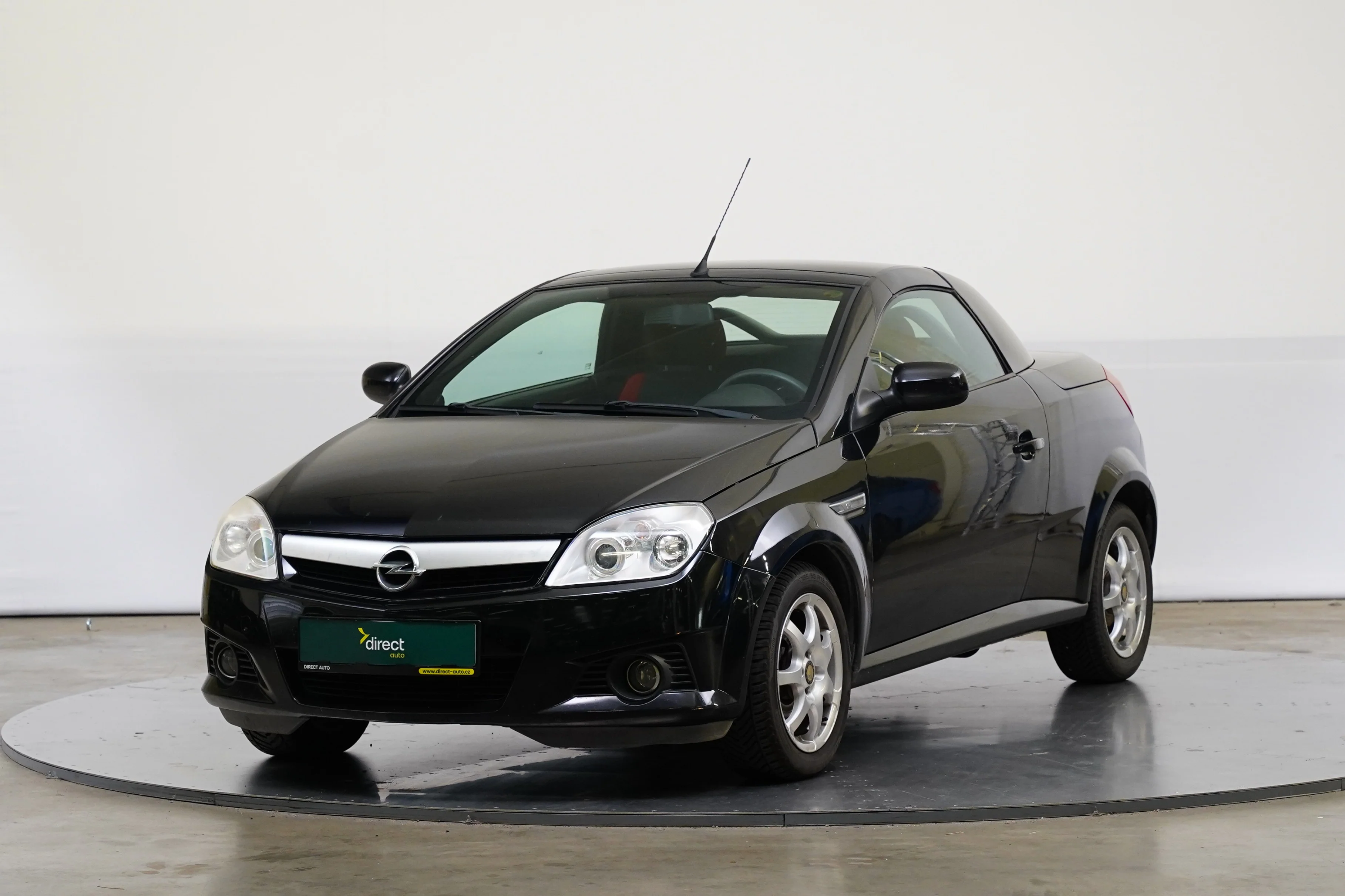 Opel Tigra 1,4 66 kW, Tschechien — Foto 1