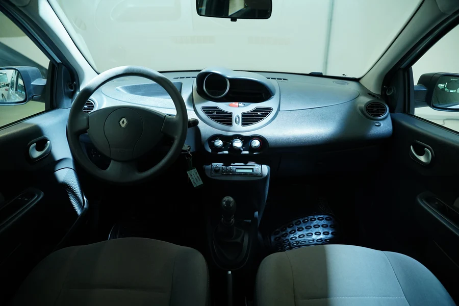 Renault Twingo 1,1 1.1i 55 kW Schaltgetriebe, Tschechien — Foto 1