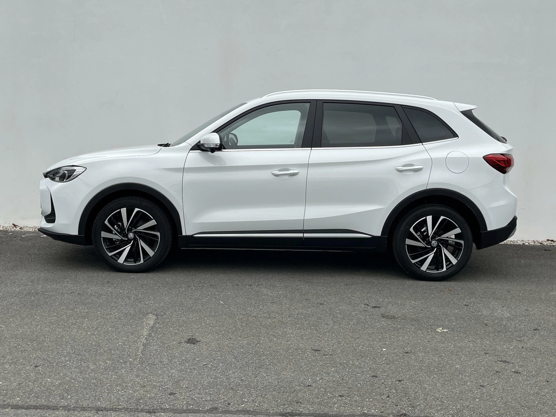 MG Zs Hybrid 1,5 75 kW Automatik, Tschechien — Foto 3 von 10