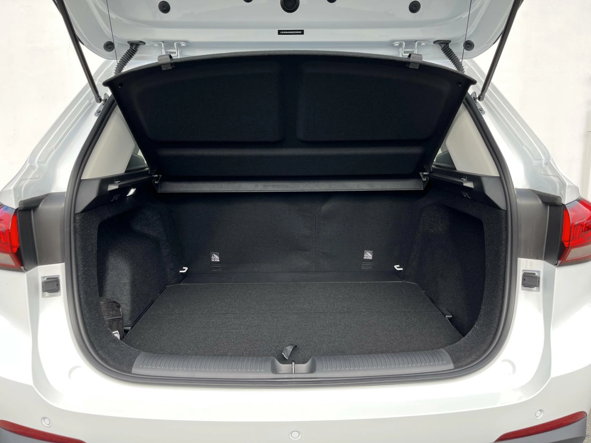 MG Zs Hybrid 1,5 75 kW Automatik, Tschechien — Foto 9 von 10