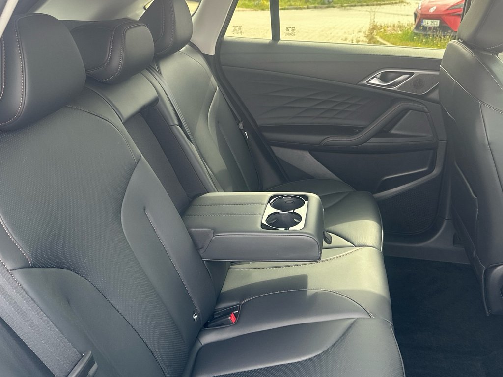 MG Hs Hybrid 1,5 T 165 kW Automatik, Tschechien — Foto 14 von 47