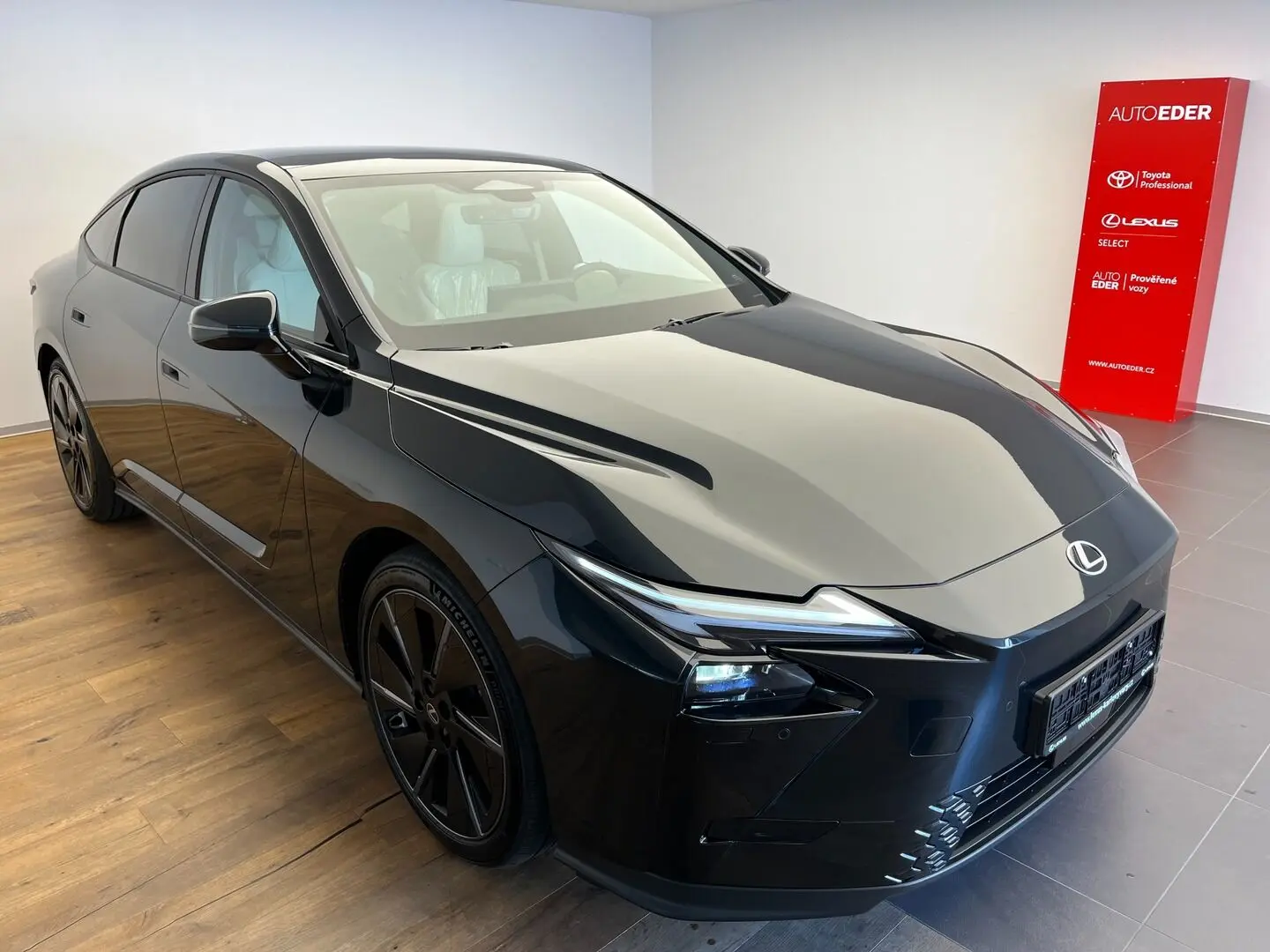 Lexus Es 500e Automatik, Tschechien — Foto 4 von 31