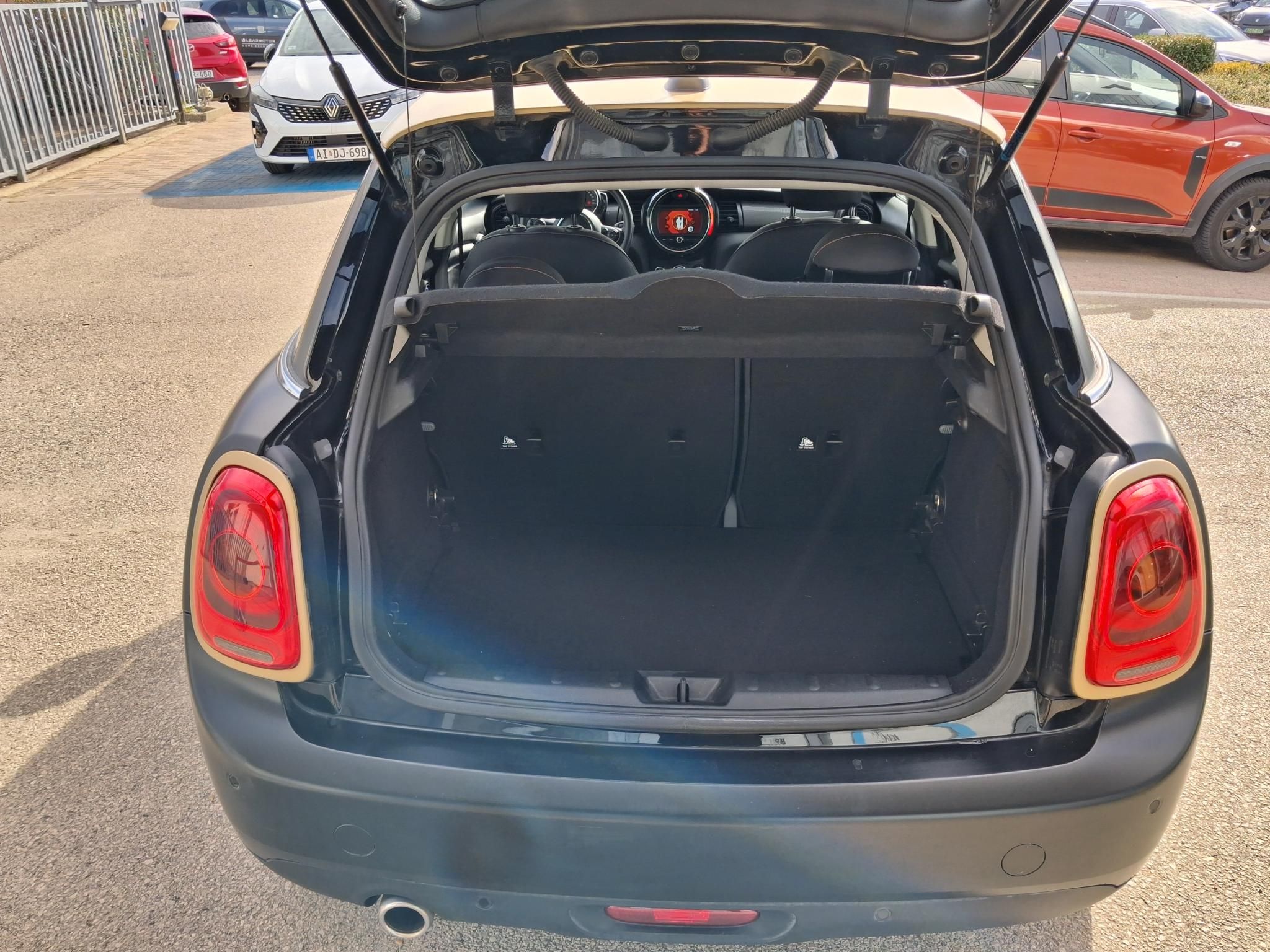 MINI Cooper 1,5 100 kW Baujahr 2020, 102.166 km, Ungarn — Foto 5 von 11