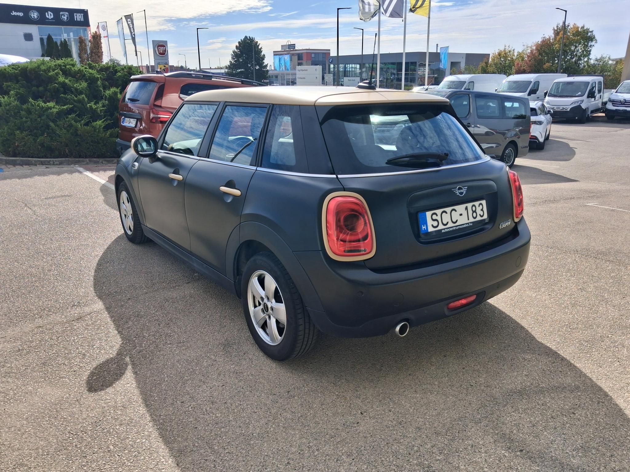 MINI Cooper 1,5 100 kW Baujahr 2020, 102.166 km, Ungarn — Foto 6 von 11