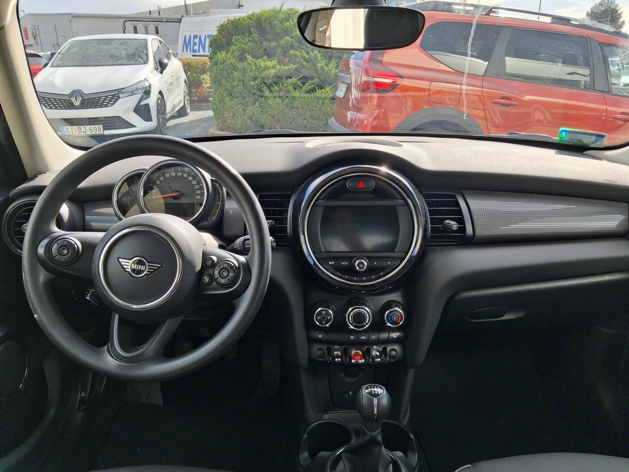 MINI Cooper 1,5 100 kW Baujahr 2020, 102.166 km, Ungarn — Foto 9 von 11