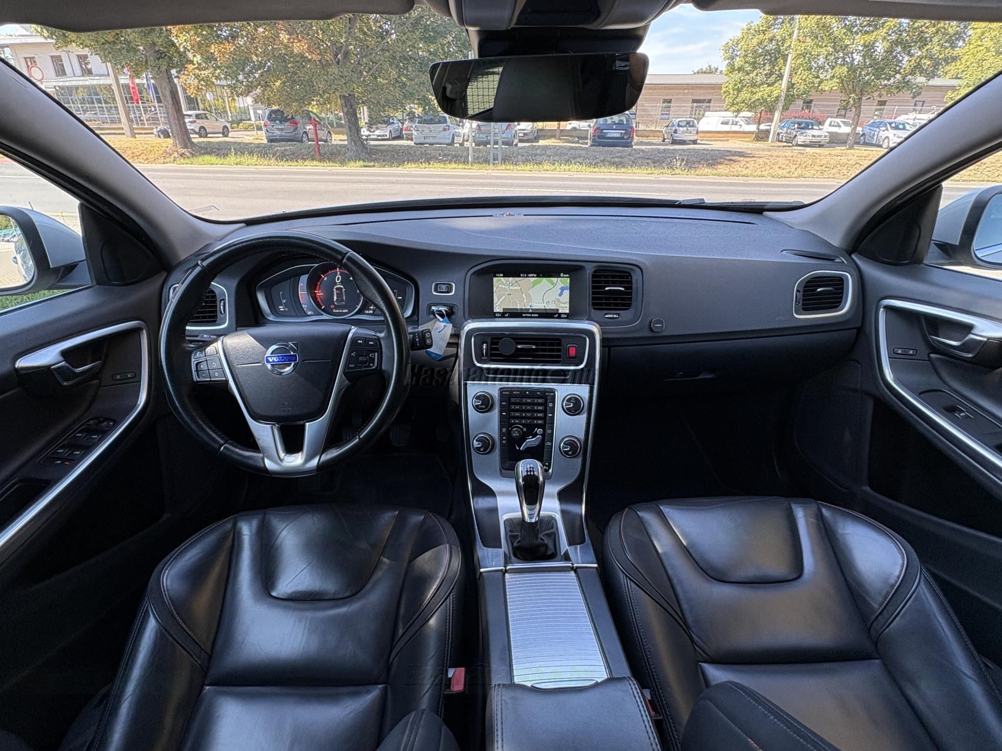 Volvo v60 140 kW 2.0 D Schaltgetriebe, Ungarn — Foto 5 von 12