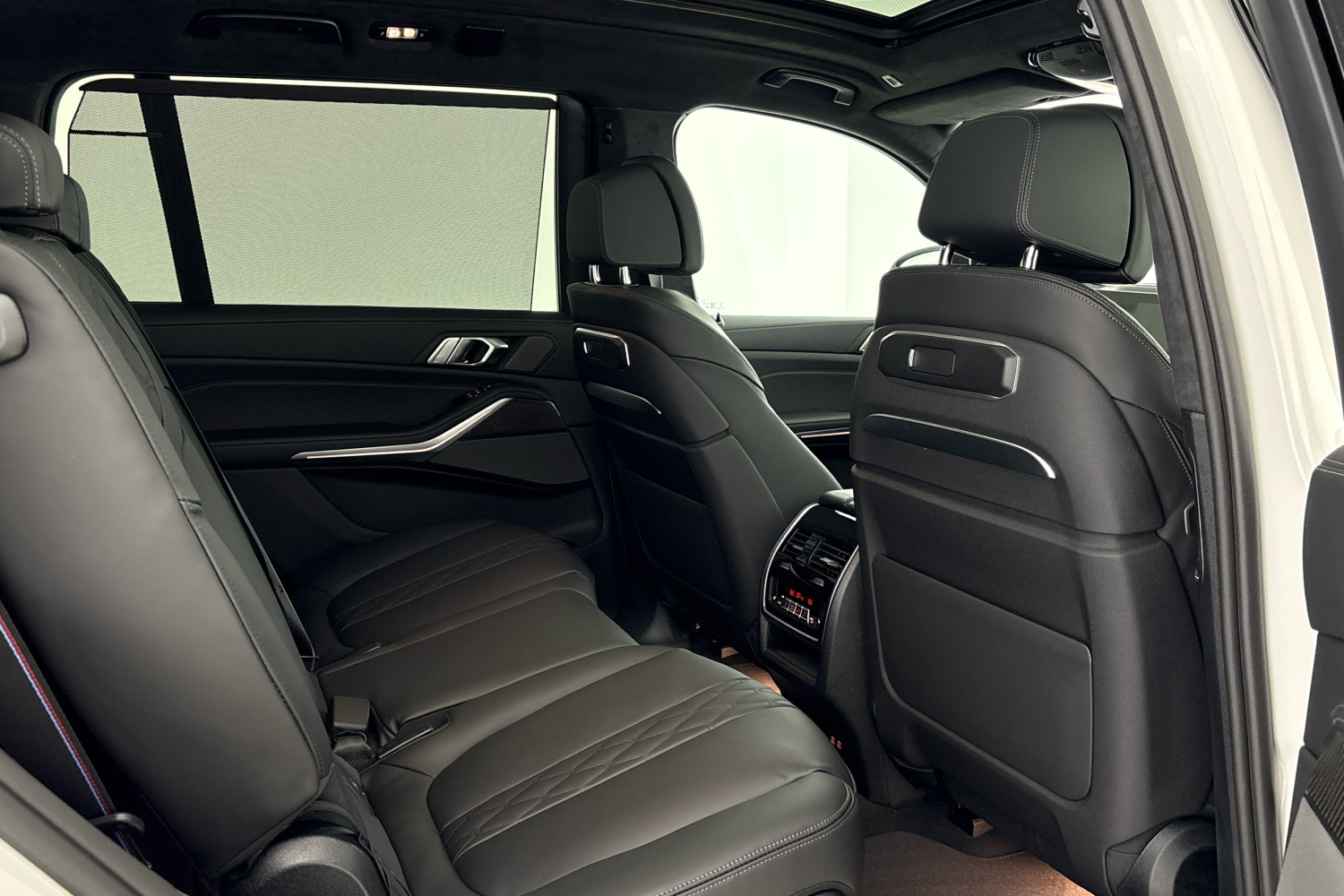 BMW X7 3,0 250 kW Automatik Baujahr 2026, weiß, 9.100 km, Tschechien — Foto 15 von 29