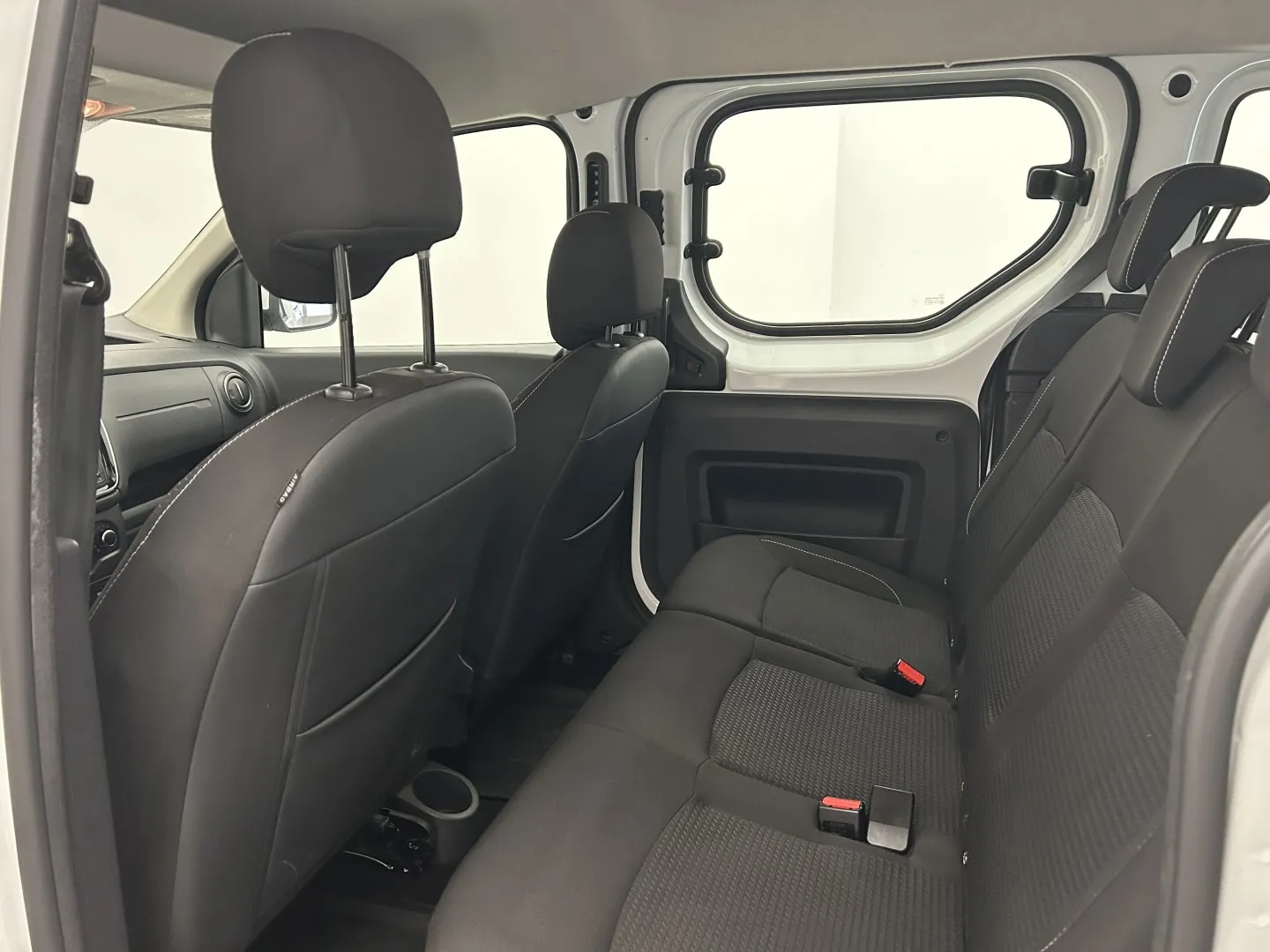 Dacia Dokker Arctica 75 kW 1.6 TCe Schaltgetriebe Baujahr 2018, 105.945 km, Tschechien — Foto 15 von 37