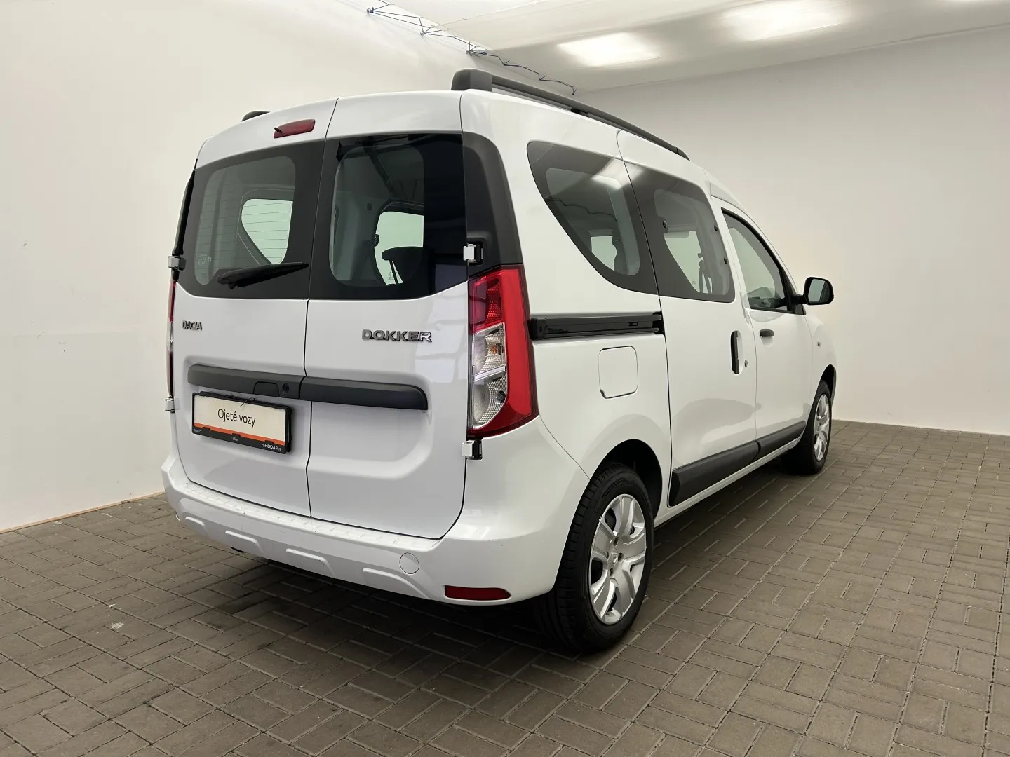 Dacia Dokker Arctica 75 kW 1.6 TCe Schaltgetriebe Baujahr 2018, 105.945 km, Tschechien — Foto 2 von 37