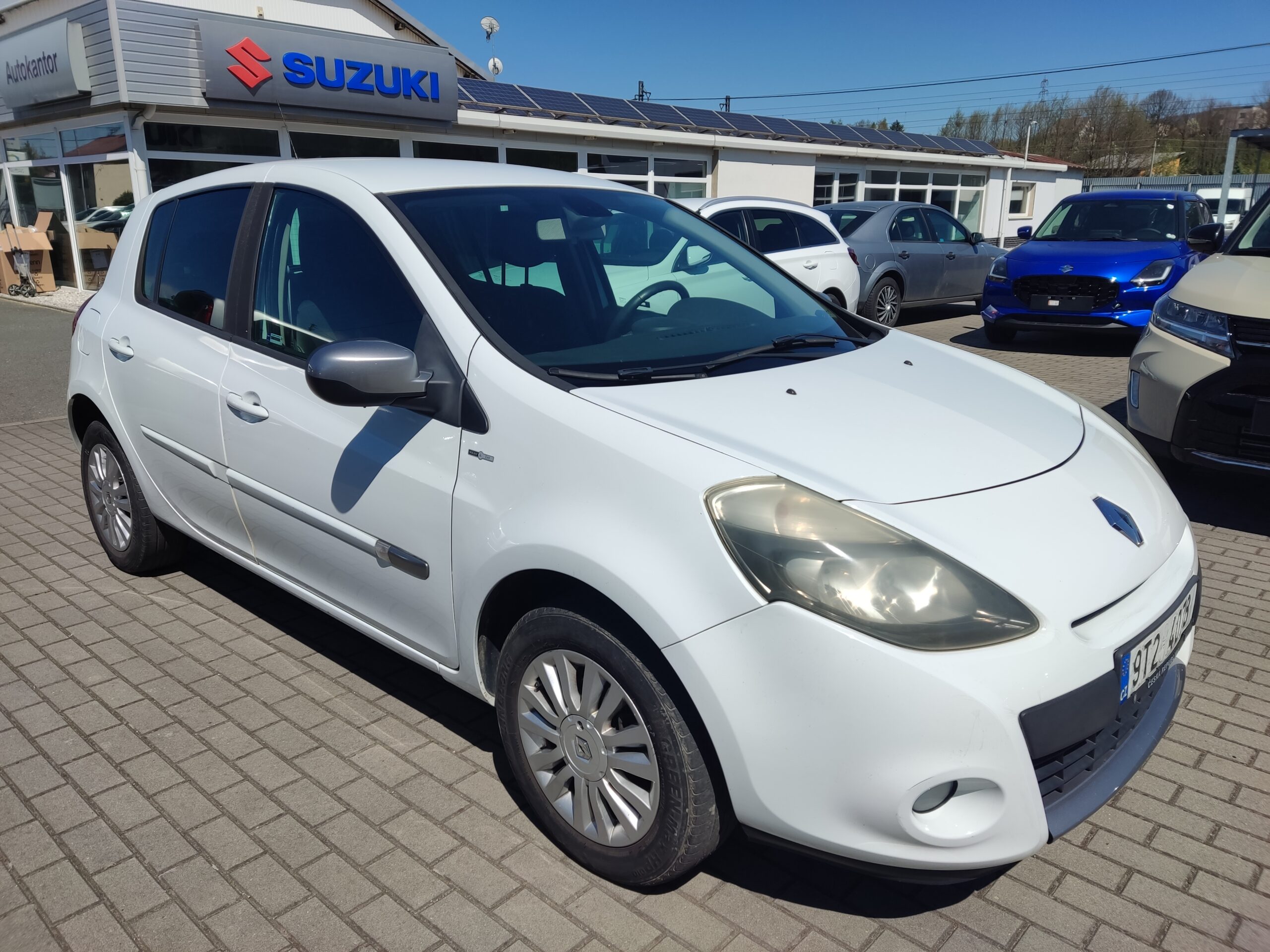 Renault Clio 12i 1,1 55 kW Schaltgetriebe Baujahr 2011, 95.000 km, Tschechien — Foto 1