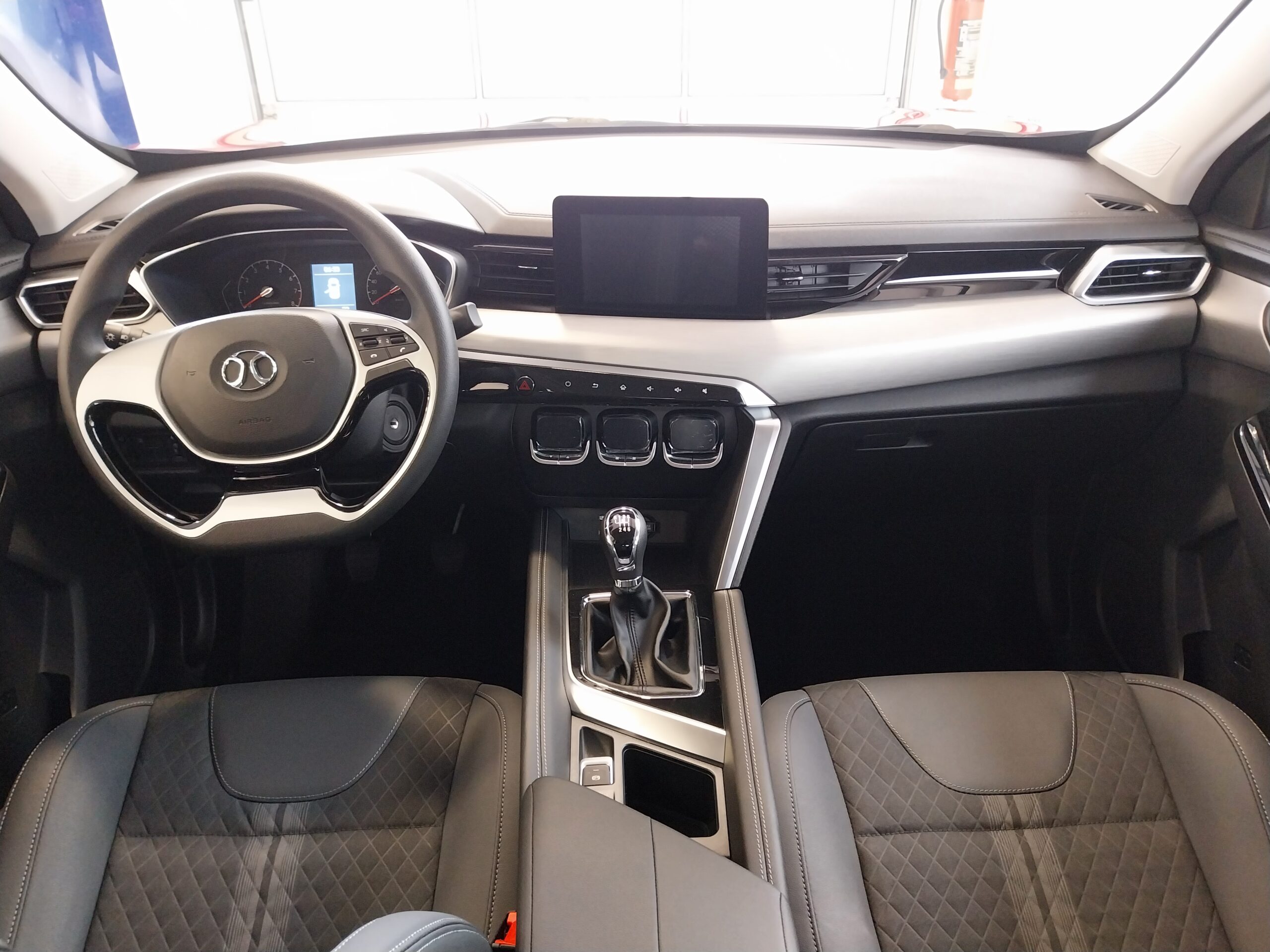 BAIC x35 100 kW Schaltgetriebe, Tschechien — Foto 16 von 18