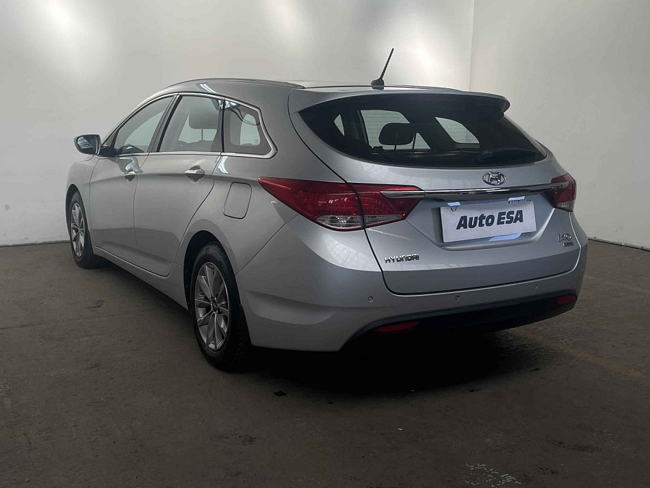Hyundai i40 100 kW 1.7 CRDi Schaltgetriebe Baujahr 2014, 197.205 km, Tschechien — Foto 6 von 16