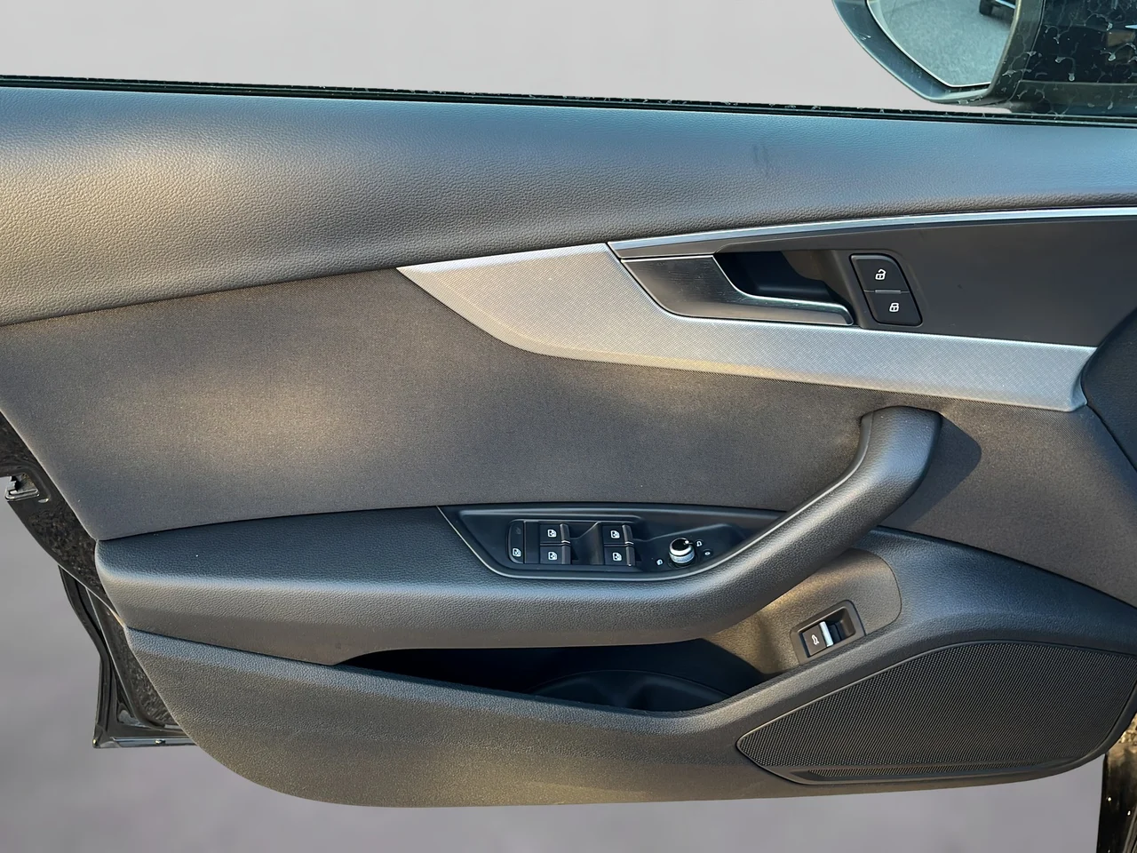 Audi A4 2,0 120 kW TDI Automatik Baujahr 2023, Mítoszfekete metál, 59.862 km, Ungarn — Foto 12 von 18