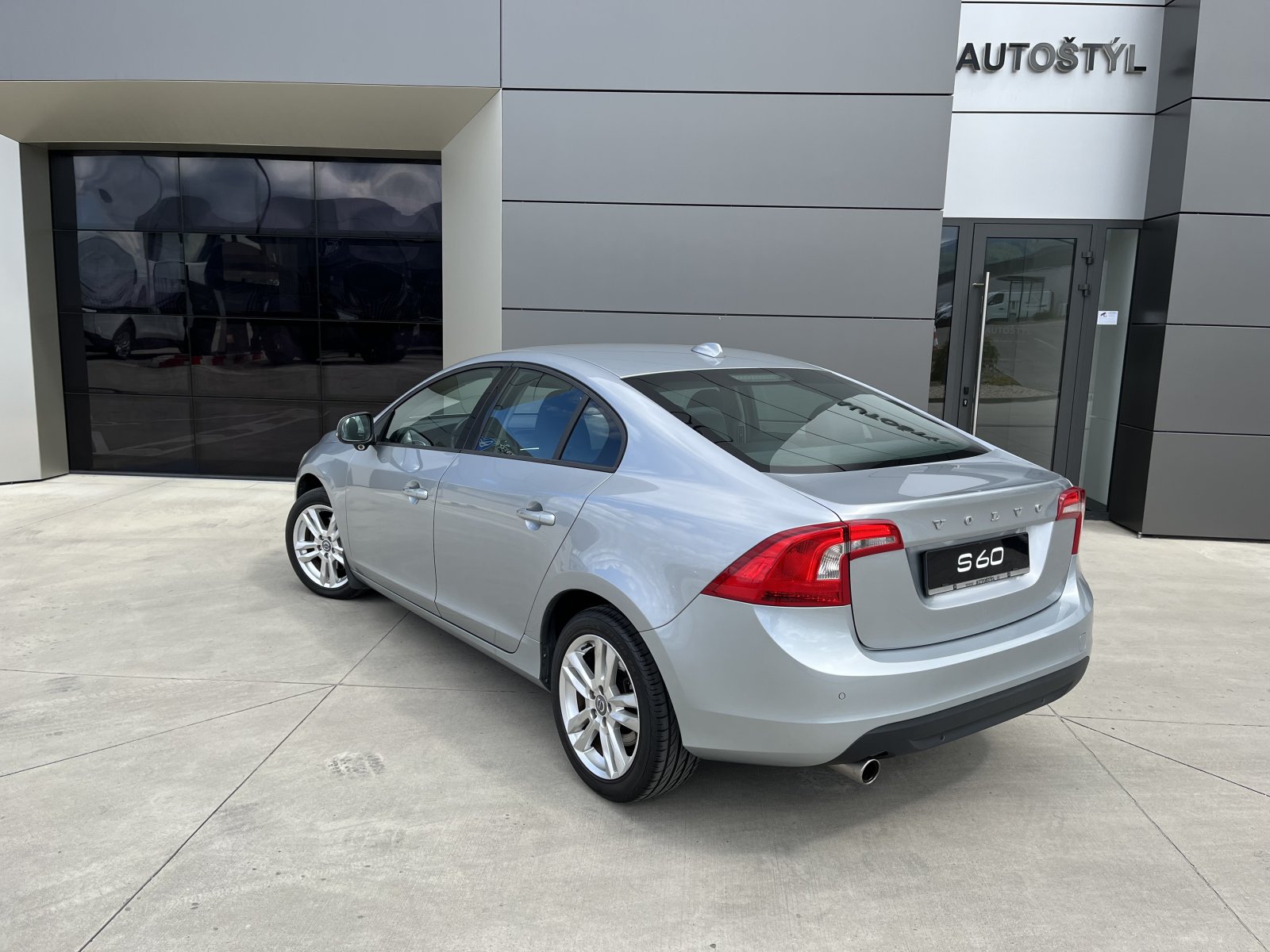 Volvo s60 Schaltgetriebe Baujahr 2012, 184.000 km, Slowakei — Foto 4 von 38