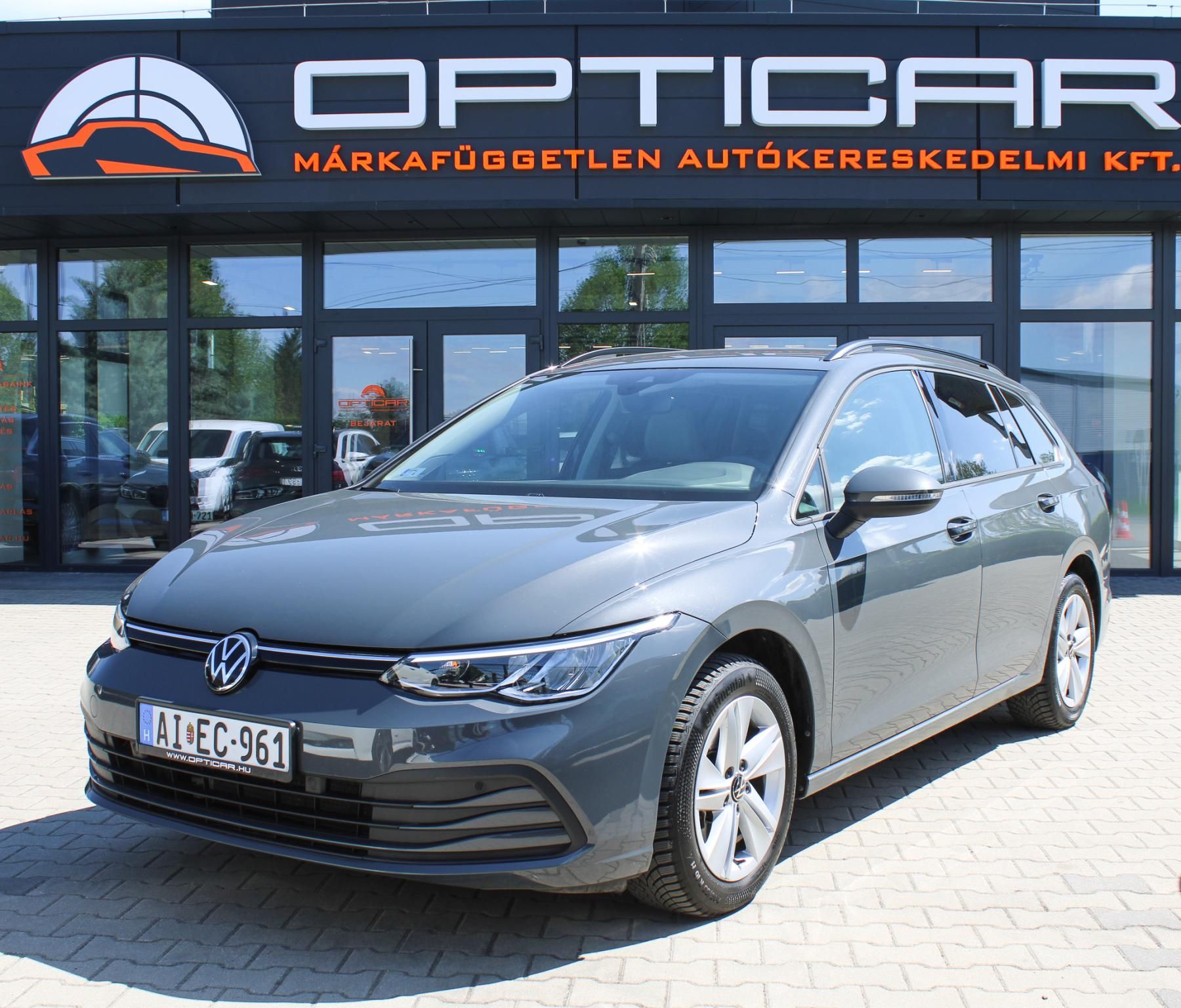 Volkswagen Golf 2,0 TDI 85 kW Schaltgetriebe Baujahr 2024, šedá, 31.280 km, Ungarn — Foto 1