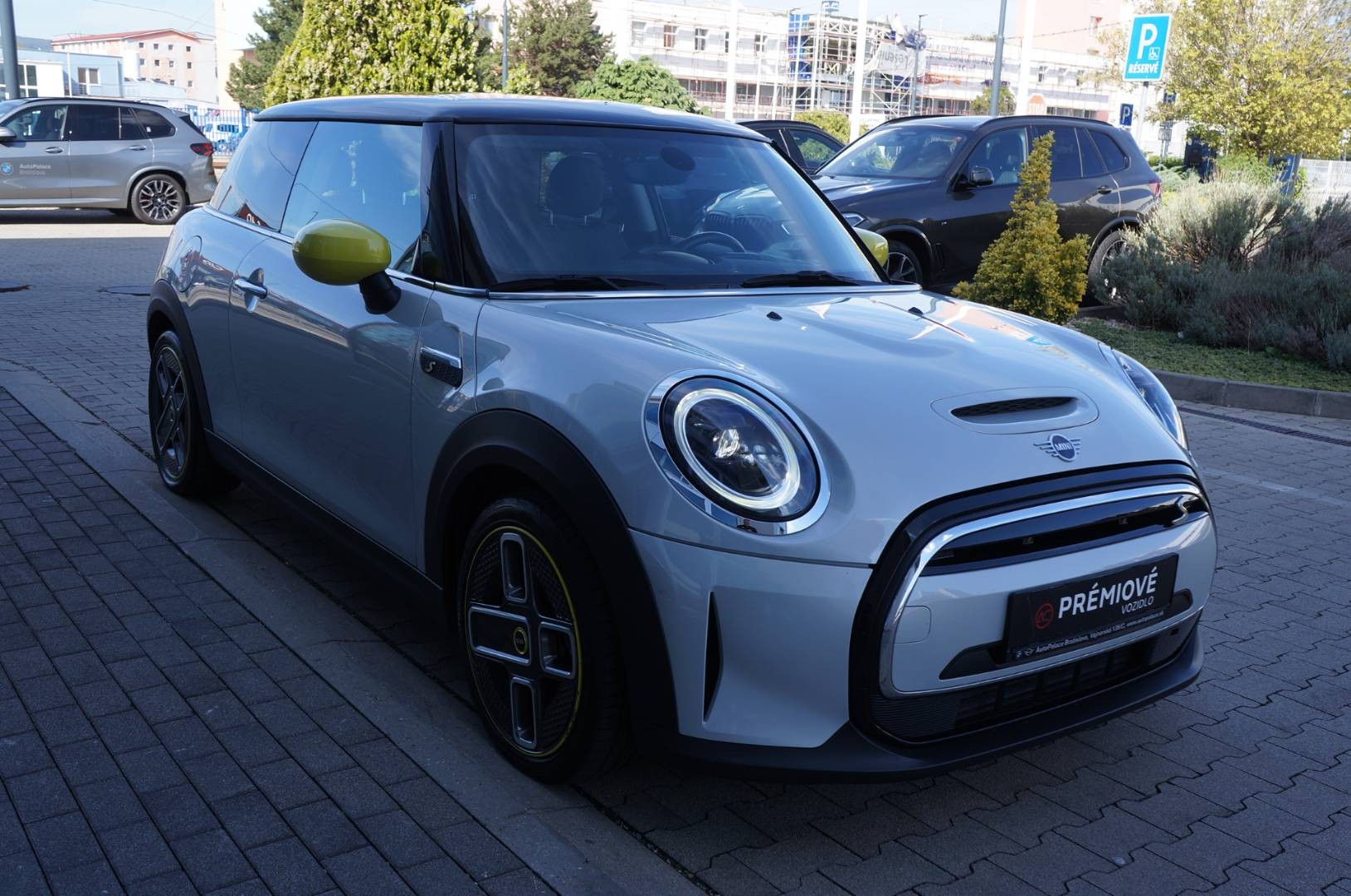 MINI Cooper E 135 kW Automatik Baujahr 2021, weiß, 44.400 km, Slowakei — Foto 3 von 40