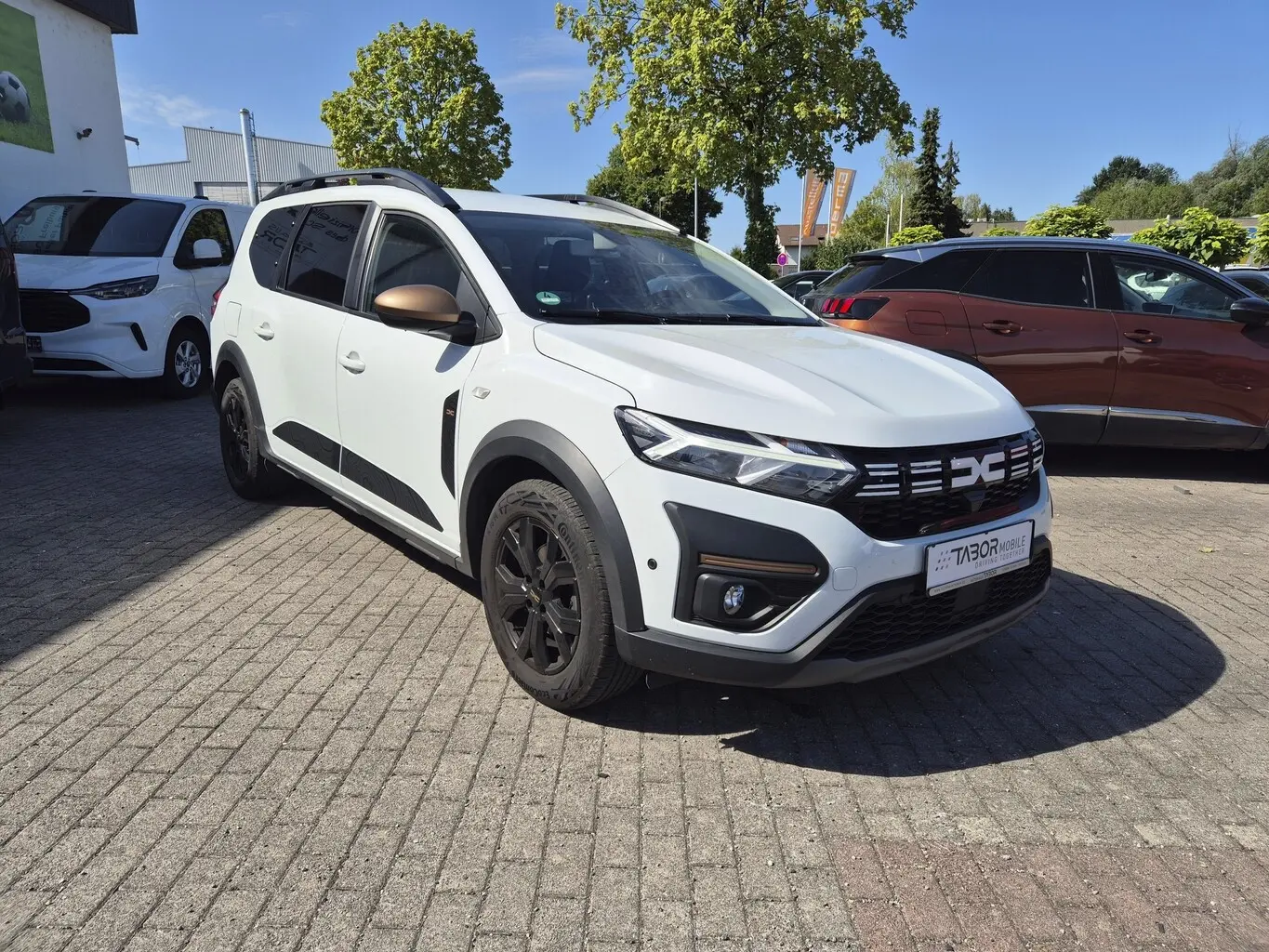 Dacia Jogger 81 kW 1.0 TCe Schaltgetriebe Baujahr 2023, weiß, 43.609 km, Deutschland — Foto 2 von 12