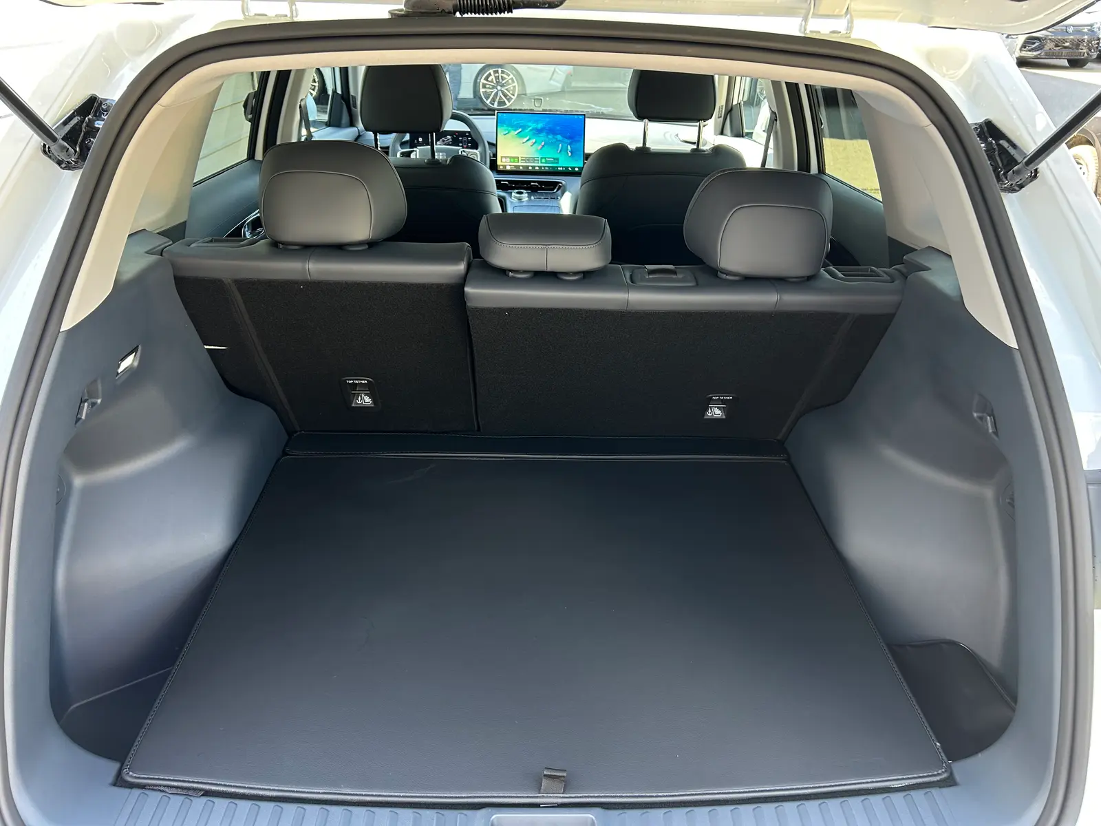 Geely E5 160 kW 68,4 Automatik Baujahr 2026, weiß, 25 km, Deutschland — Foto 16 von 16