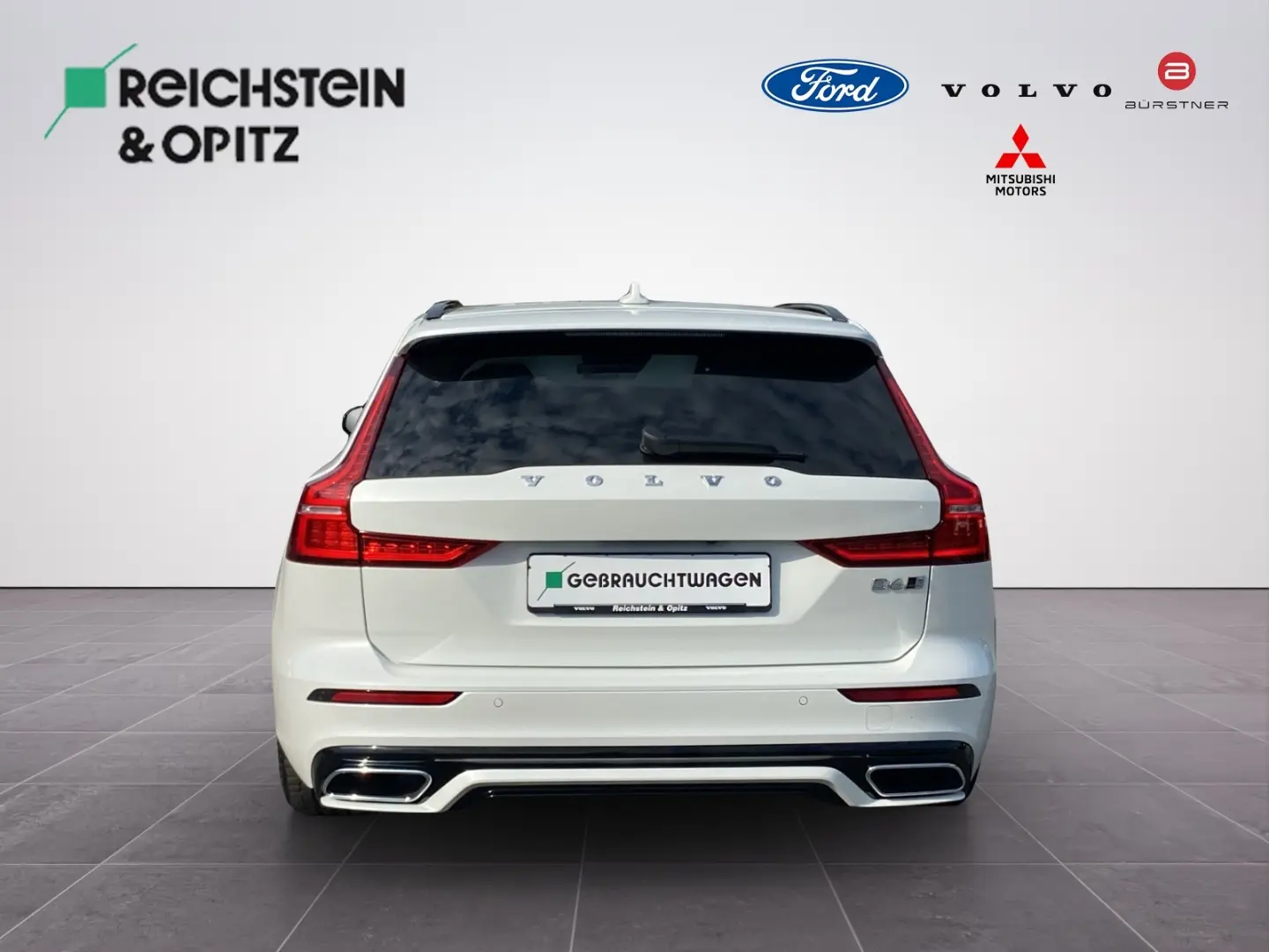 Volvo V60 4x4 2,0 220 kW Automatik Baujahr 2022, weiß, 108.400 km, Deutschland — Foto 7 von 35