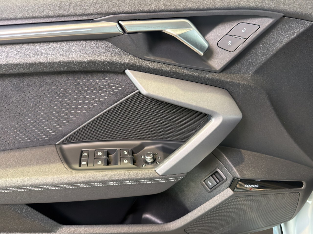 Audi A3 2,0 TDI 110 kW Automatik Baujahr 2024, Pfeilgrau Perleffekt, 32.900 km, Deutschland — Foto 12 von 16