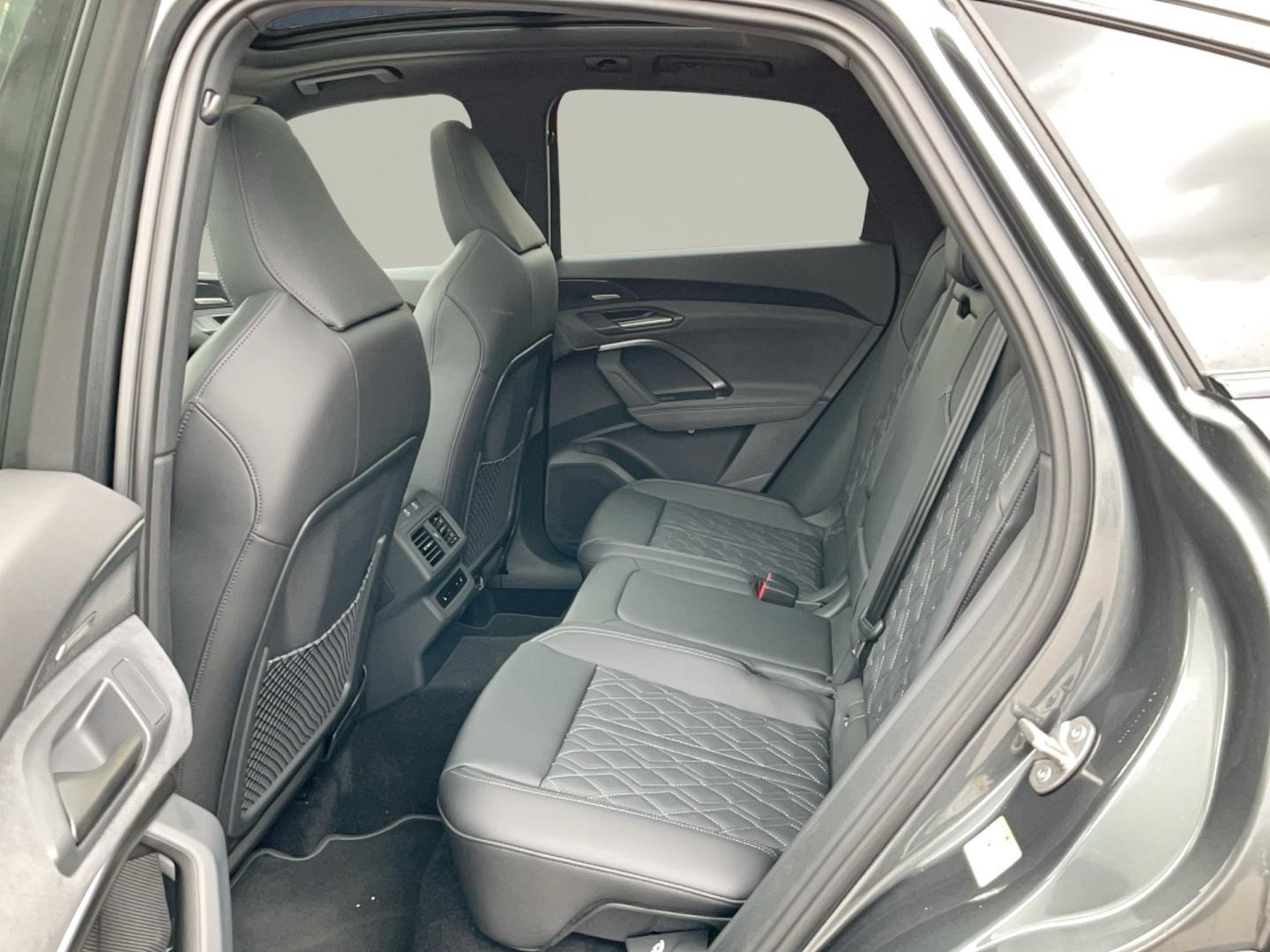 Audi Q5 4x4 3,0 TDI 220 kW Automatik Baujahr 2026, Daytonagrau Perleffekt, 9.900 km, Deutschland — Foto 12 von 17