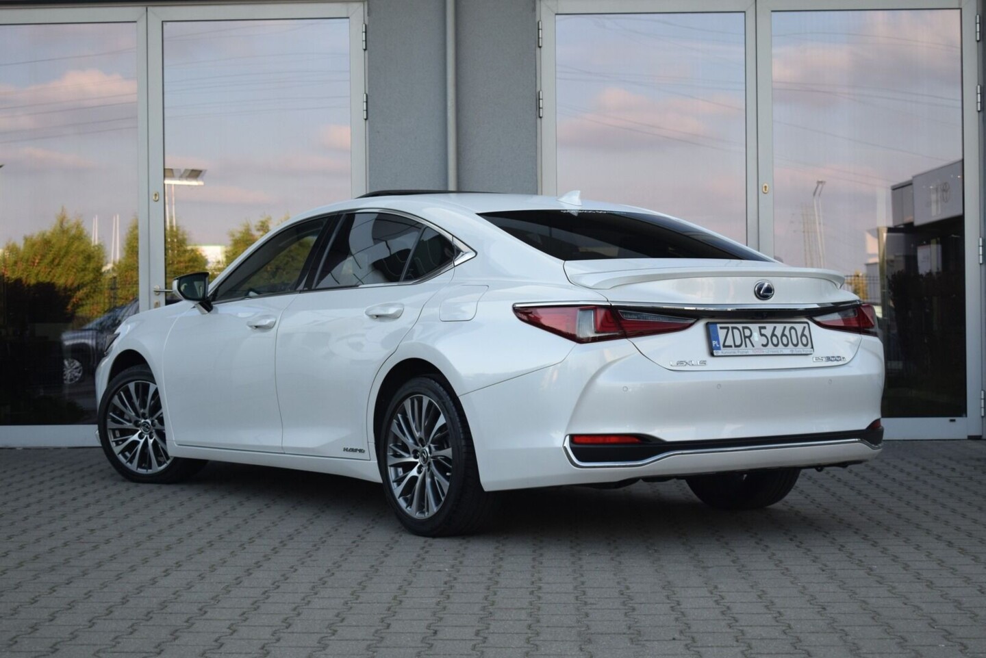 Lexus Es 2,5 160 kW Automatik Baujahr 2021, 96.100 km, Polen — Foto 3 von 31