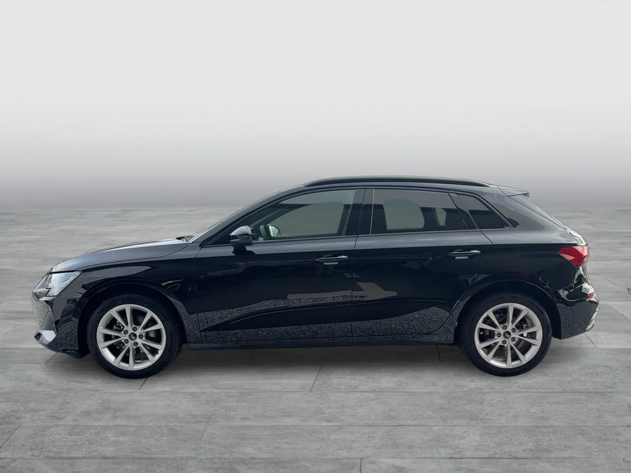 Audi A3 85 kW Automatik Baujahr 2025, 0E Mythosschwarz Metallic, 5.971 km, Österreich — Foto 2 von 17