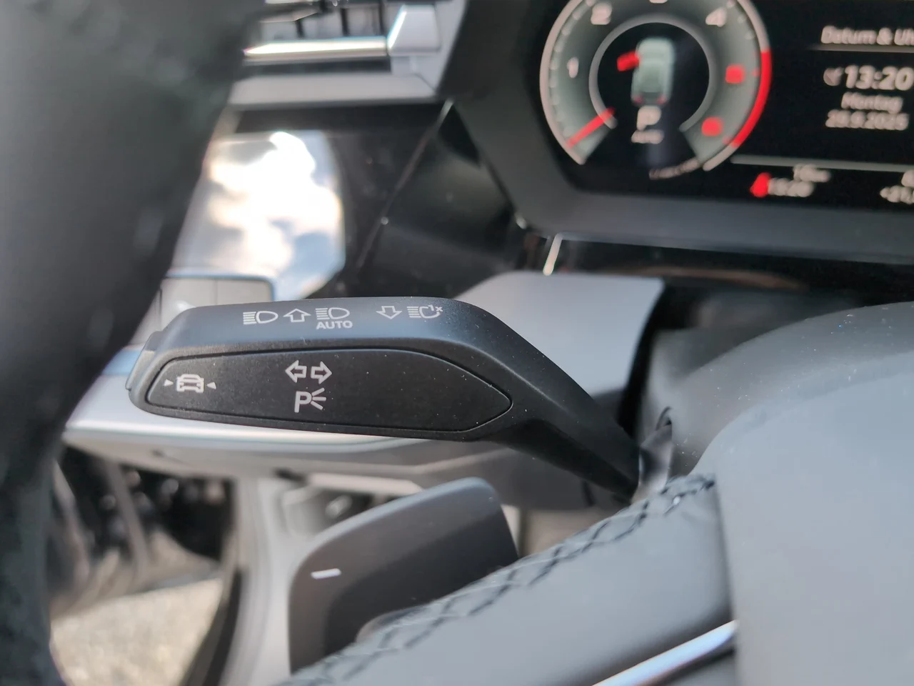 Audi A3 2,0 110 kW TDI Automatik Baujahr 2025, Brillantschwarz, 7.974 km, Österreich — Foto 14 von 30