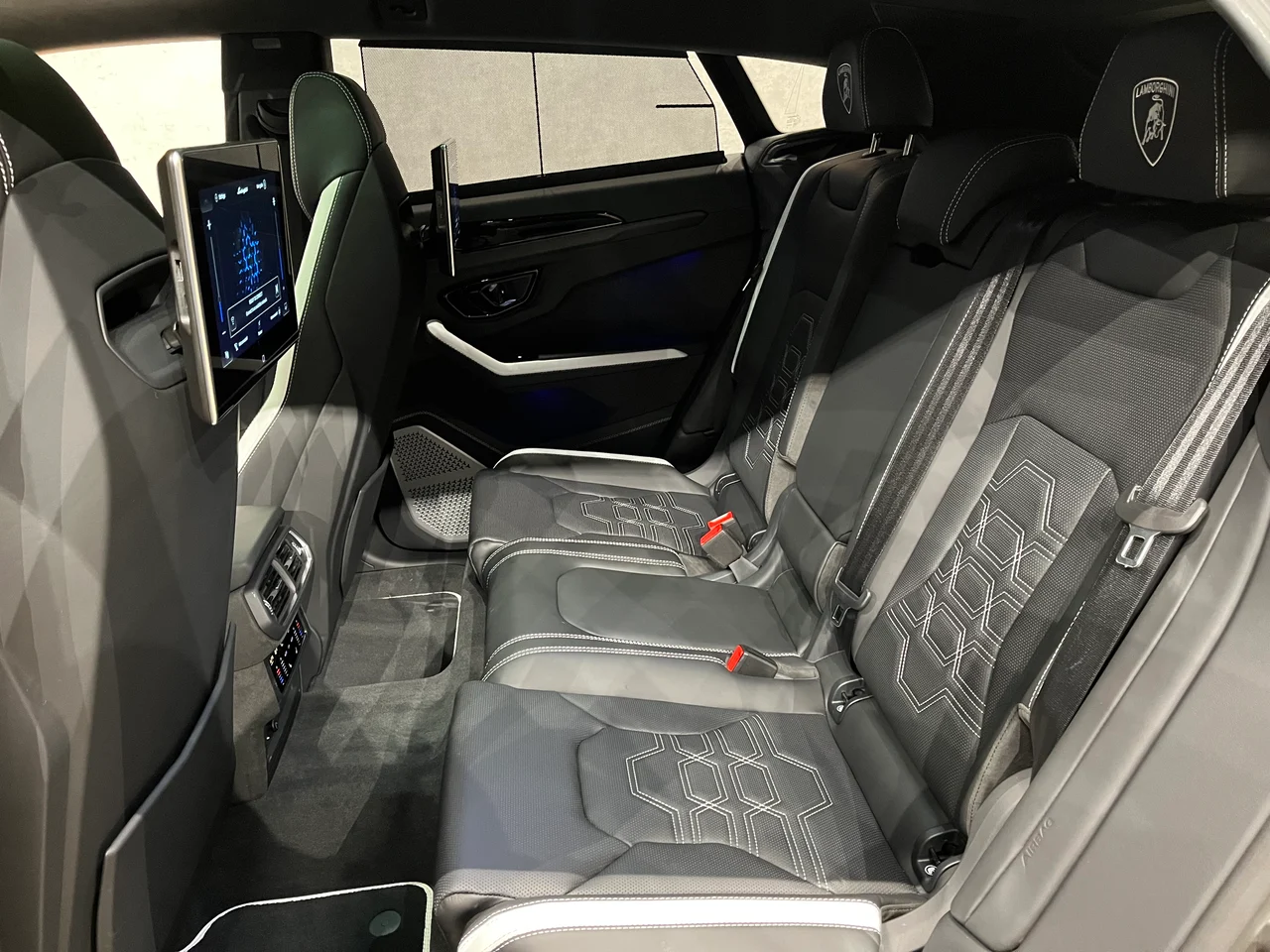 Lamborghini Urus 4x4 4,0 588 kW Automatik Baujahr 2025, Grigio Keres, 2.050 km, Österreich — Foto 14 von 25