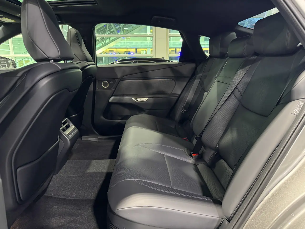 Lexus Es 300h Automatik, Polen — Foto 9 von 10