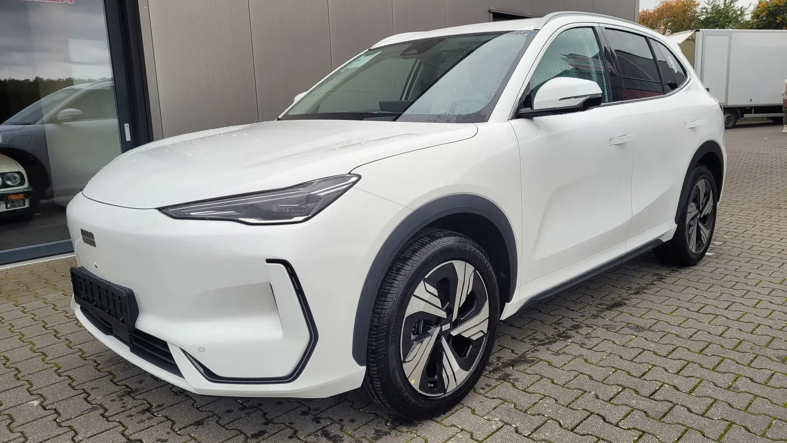 Geely E5 160 kW Automatik Baujahr 2026, weiß, 50 km, Deutschland — Foto 2 von 17