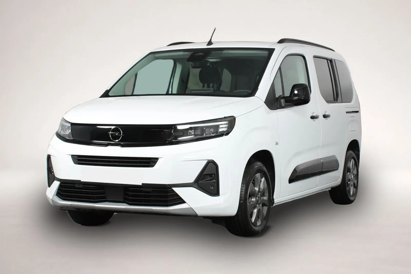 Opel Combo 96 kW 1.5 D Automatik, weiß, 50 km, Deutschland — Foto 1
