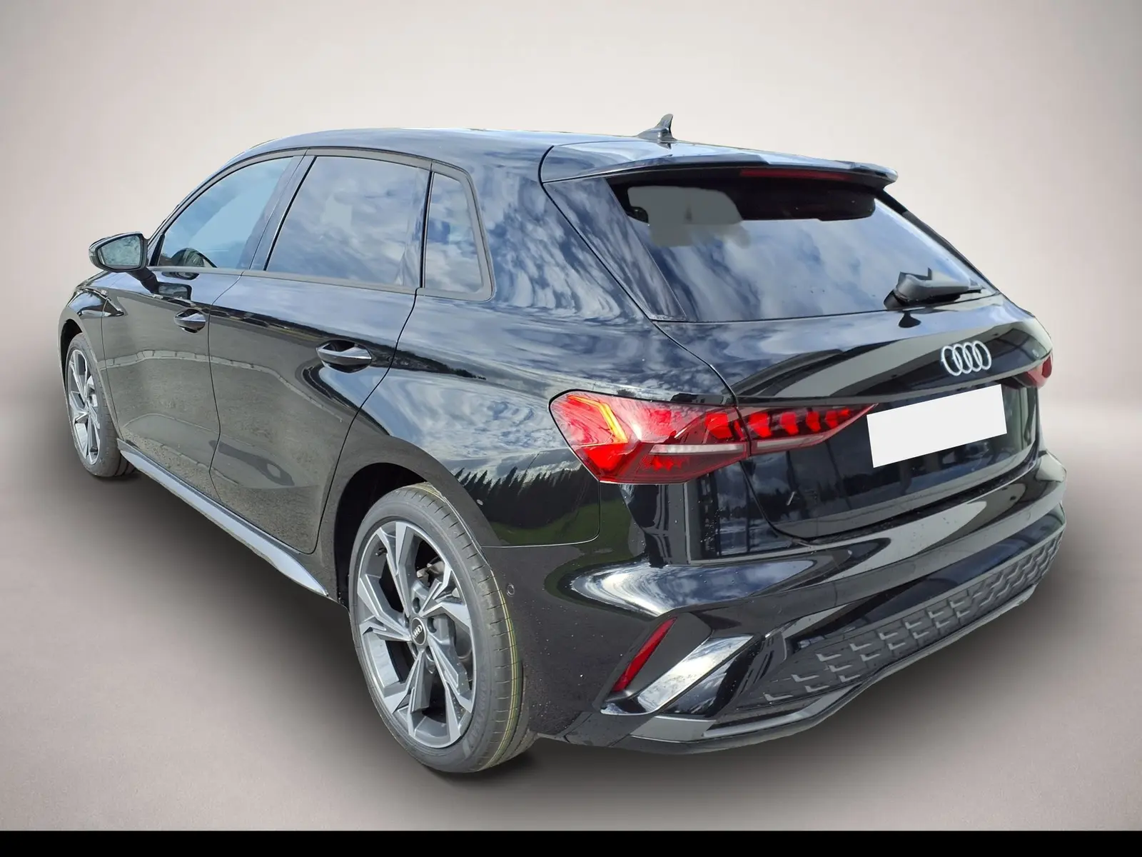 Audi A3 2,0 110 kW TDI Automatik, schwarz, 50 km, Deutschland — Foto 2 von 4