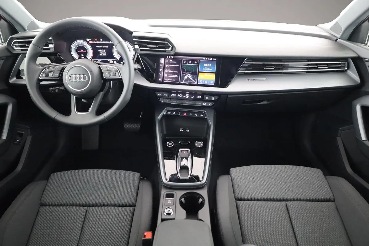 Audi A3 1,5 110 kW TFSI Automatik Baujahr 2026, rot, 10 km, Deutschland — Foto 5 von 7