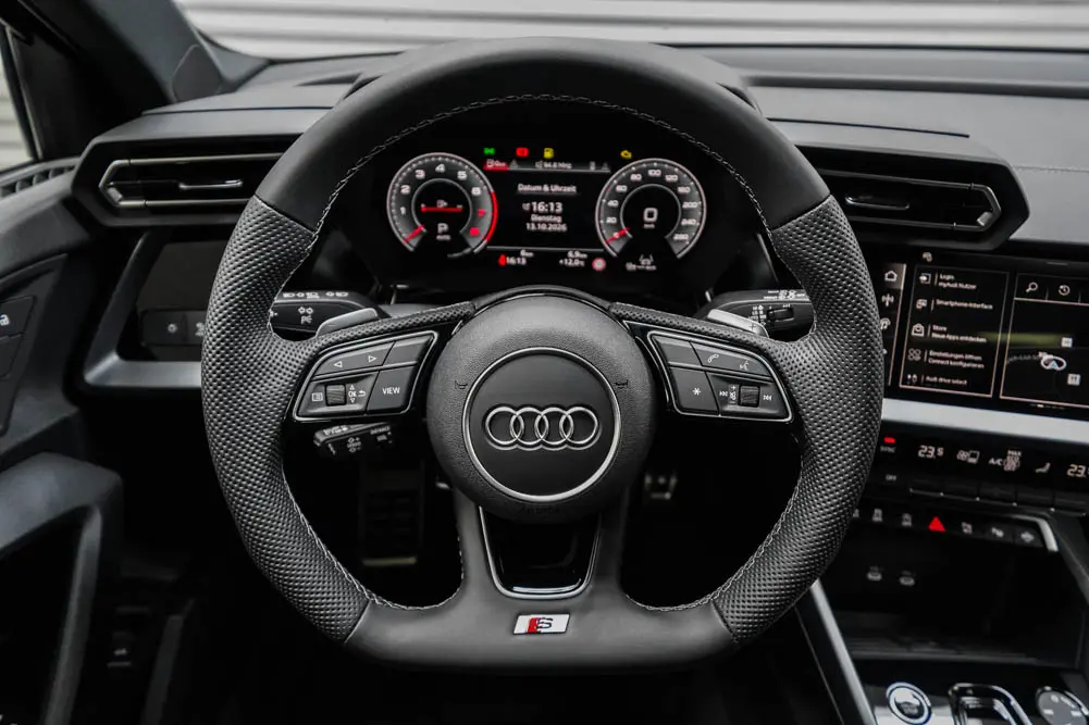 Audi A3 4x4 150 kW 2,0 TFSI Automatik, grau, 20 km, Deutschland — Foto 9 von 22