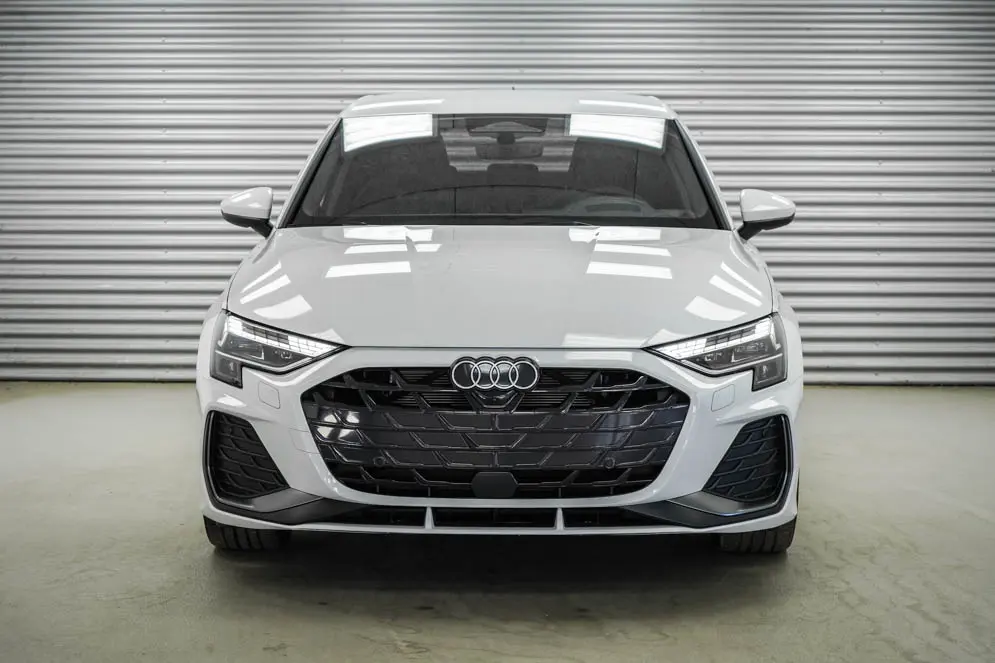 Audi A3 4x4 2,0 150 kW TFSI Automatik, grau, 20 km, Deutschland — Foto 2 von 22