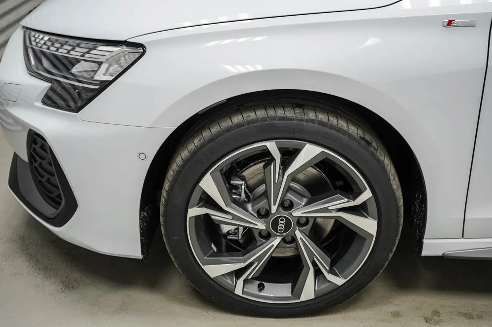 Audi A3 4x4 2,0 150 kW TFSI Automatik, grau, 20 km, Deutschland — Foto 5 von 22