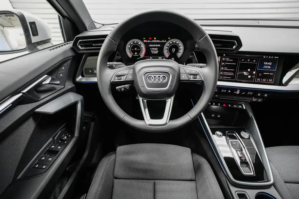 Audi A3 4x4 2,0 150 kW TFSI Automatik, grau, 20 km, Deutschland — Foto 8 von 22