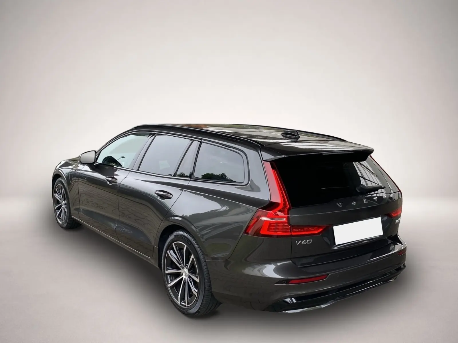 Volvo V60 4x4 2,0 335 kW Automatik Baujahr 2024, grau, 17.980 km, Deutschland — Foto 3 von 8