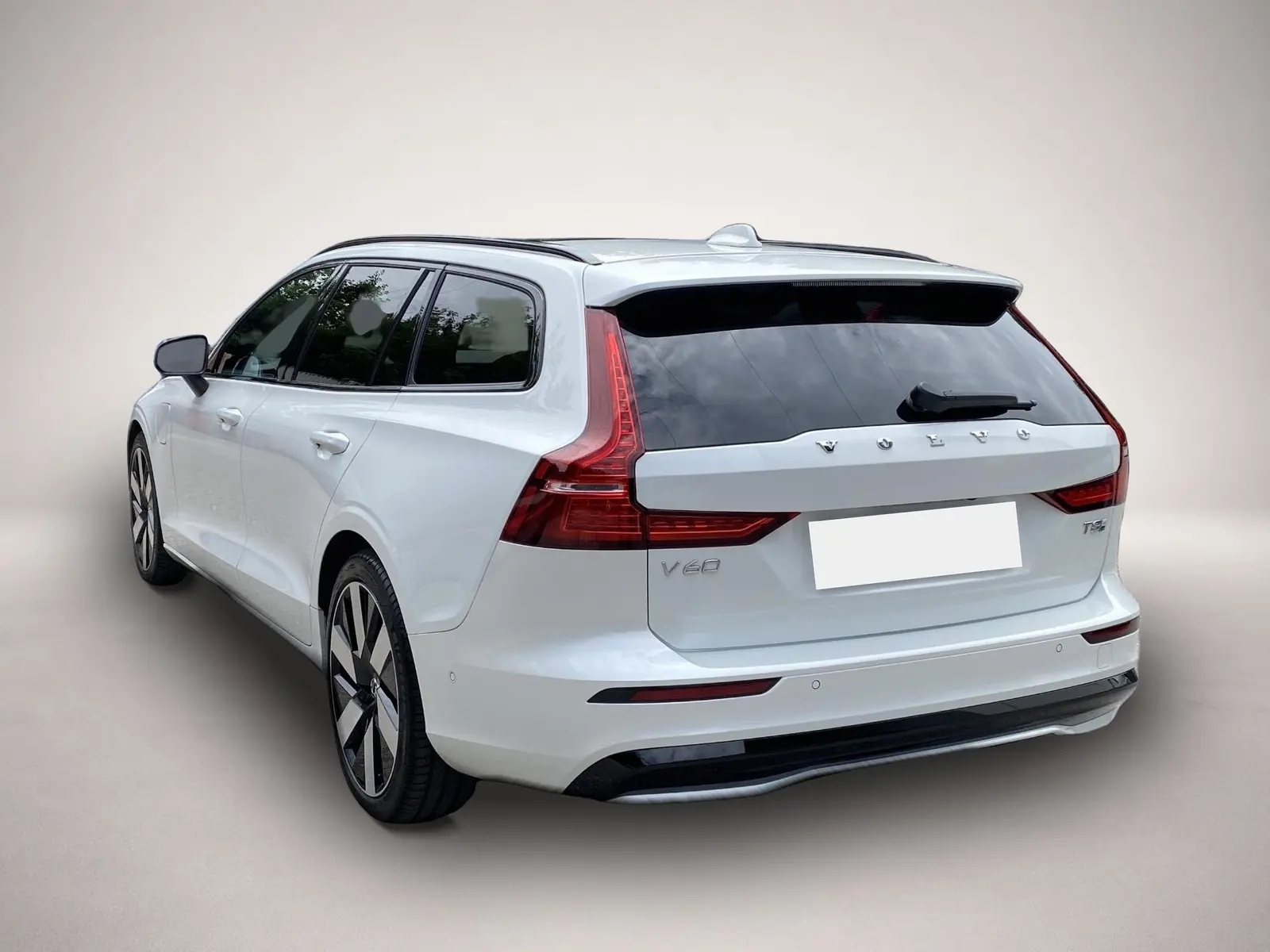 Volvo V60 4x4 2,0 335 kW Automatik Baujahr 2024, weiß, 39.390 km, Deutschland — Foto 2 von 7