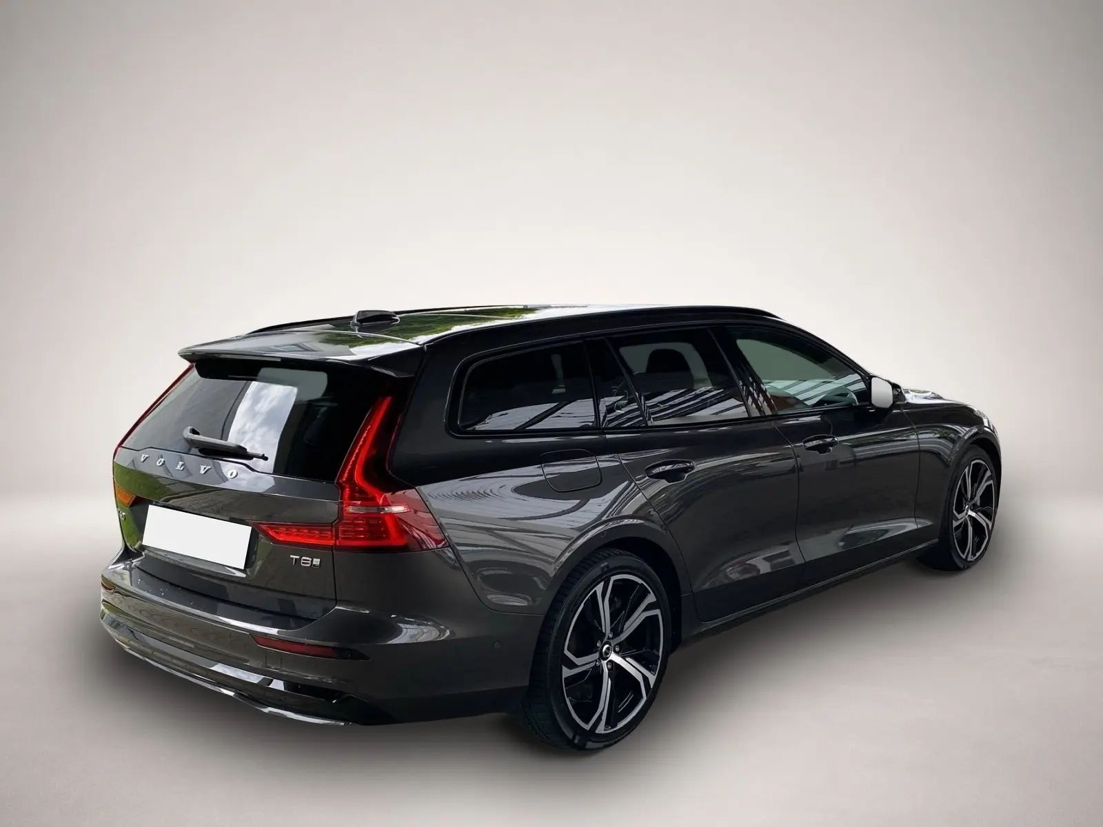 Volvo V60 4x4 2,0 335 kW Automatik Baujahr 2024, grau, 29.300 km, Deutschland — Foto 5 von 8
