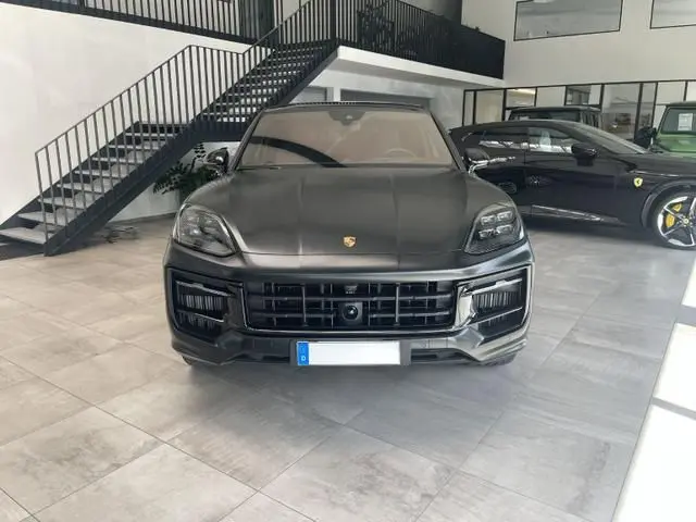 Porsche Cayenne 4x4 4,0 349 kW 349kW Automatik Baujahr 2024, schwarz, 5.000 km, Deutschland — Foto 2 von 15