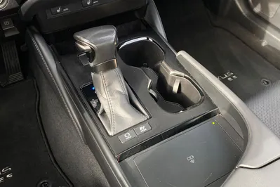 Lexus Es 2,5 160 kW Automatik Baujahr 2023, 192.231 km, Polen — Foto 7 von 9